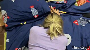 Acabo de ver una polla enorme follando a una de 18 con un culo gigante. ¡Acción perrito increíble!