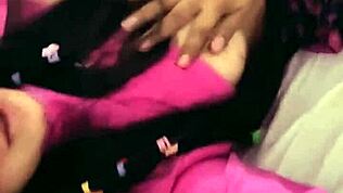 Ако искаш можеш да ме почешеш, петит 18+ курва с малки 18+ цици и голям задник в аматорска игра с путка