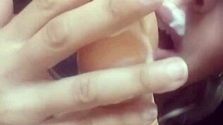 Tvoja mačeha je kurva, ne more upreti se tvojemu nabreknjenemu kurcu