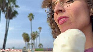 Чувак, эта плачущая еврейская мачеха забрала мой бургер ради жёсткого секса!