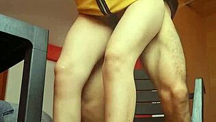 Câmera escondida pega a secretária Nataly do Instituto Monterrey no México se pegando.