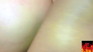 A voluptuous MILF meets a gozadinha for passionate sex