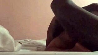 Эбони милфа дразнит глубоким минетом в превью