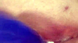 Jag smeker min feta BBW-kropp ensam