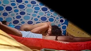 J'espionne locataire colombienne athlétique Alexia chambre gros seins cul dehors