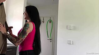 Německá 18+ - Napalovaná 18+ šuká s řemeslníkem bez kondomu!