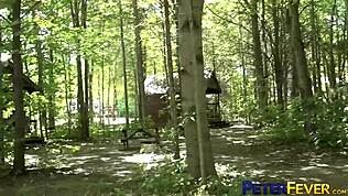 Danny Wilcoxx oplodi azijskega atleta Levyja Foxxa brez kondoma