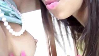 नॉटी जवान सेलिना 18 ने सेरेना 18 की मीठी जगह को चाट डाला