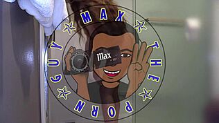 Akira drażni cipką, ssie kutasa aż wielki wytrysk na dupę