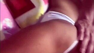 yo voisin, t'as laissé tomber ta culotte, maintenant je bande et je te touche partout