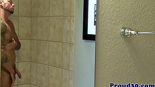 Warum haben tätowierte Kerle so wilden muskulösen Interracial Gaysex?