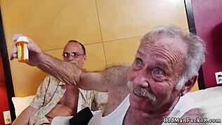 बूढ़ा स्टेप डैडी लैटिना बेटी को स्टेकेशन में बहकाता है