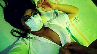 Üvey Kız İddiayı Kaybedince Üvey Babasının Dev Yarrakını Binmeye Başladı Aralık Kirli Porno