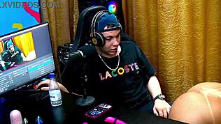 Andressa Sanchez provoca Ruan, enfia cu na câmera e tira pau em lingerie vermelha