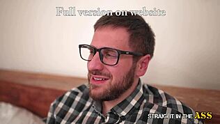 Κατευθείαν στον κώλο, αυτή η φοβερή busty MILF γαμιέται σκληρά