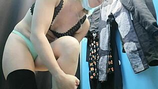 Człowieku, ta piękna Rosjanka z dużymi cyckami w przymierzalni mnie wstrząsnęła!