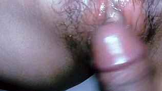 Me cogí a la vecina mientras ve tele