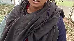 Güzel Bengali kız büyüleyici seks hikayesini paylaşıyor.