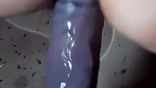 Creampie teini tyttöystäväni leluilla tiukassa POV doggystylessä