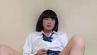 台湾のニューハーフがコスプレ手コキで興奮するのを見るのが大好き