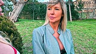 Френска блондинка милф жадува за дива тройка с близане на путка.