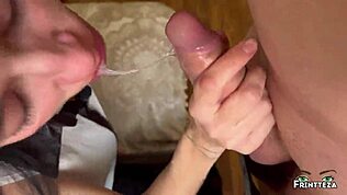 Η μητριά μπαίνει κρυφά να γαμήσει τον γιο της με βρώμικα λόγια! 😈