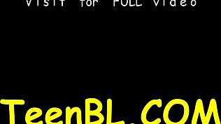 Очаровательная Молодая Брюнетка Наслаждается Экстремальным Минетом и Сосанием