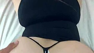 Latina blondă de Halloween înșală fără prezervativ cu șeful soțului, iubește pula