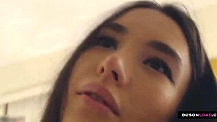 Proveri ovaj POV sa finom čvrstom guzom brineta