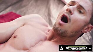 Heteroflexibilní kamoši Skyy Knox a Tony Dangelo sa ospravedlňujú na šukanie a anál na kempingu! 🏕️