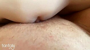 Moje první lesbická záležitost s reálnou panenkou byla šíleně intenzivní