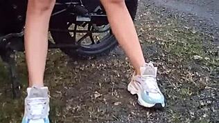 Λατίνα Δείχνει Μεγάλα Βυζιά και Πούτσα Έξω