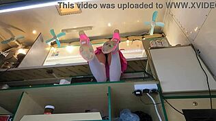 Gadis gila ni tak kisah diangkat skirt kat kerja untuk duit tambah