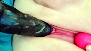 Jeg er så geil, min melkeaktige fitte trenger den maskinleken.