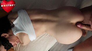 欲情爆発でルームメイトにタイト尻アナルぶち込ませる