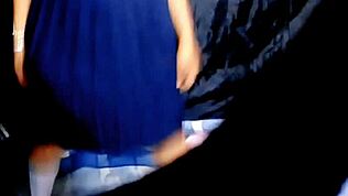 Podgledavam študentko pri analu in drkanju v domačem videu