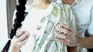 बड़ी गांड वाली इंडियन वॉरियर को कॉस्ट्यूम में हार्डकोर डॉगी स्टाइल ठोका