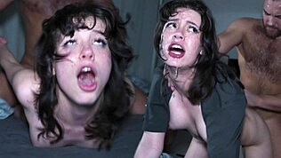 Veríš, že jej prvý drsný sex ju donútil striekať všade naokolo?