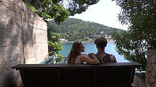 J'suis trop excitée, rentrons et baisons