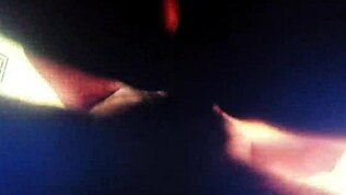 Katso tätä amatööriä kumartuneena doggystyle povissa, niin kuuma!