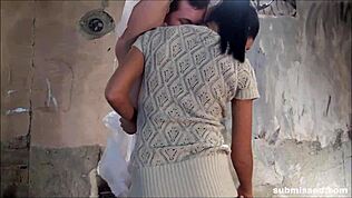 Intenzív femdom kézi munka megkötözött alázatos csajjal, ami cumshot-hoz vezet