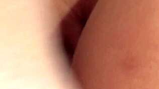 Λέει αυτή η καυτή 18+ ξανθιά με φυσικά βυζιά φιλάει και κάνει καυλί πέτρα για οργασμούς