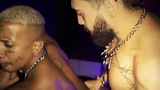 Този голям кур ми е коледен подарък, навеждам се за догги!