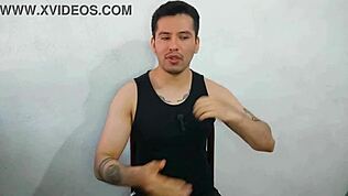 Młody twink 21 lat ssie grubego wielkiego kutasa wuja najlepszej kumpli i połyka mleko