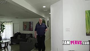 Anak Tiri Tak Lepas Ibu Sampai Dia Keluar - Mandy Rhea