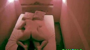 Amateur reifes russisches Paar teilt intensives Sex-Tape online.