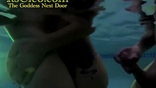 Eh, mau liat Cleo dan Annie Knight mabok kontol terus muncrat di bawah air?