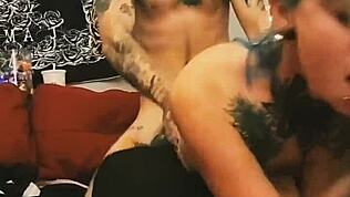 Podívej se, jak tahle amatérská dvojka šuká v doggy, dokud on nestříkl na její záda.