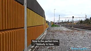 Španska obrijana pička dobija žestoko bušenje napolju na javnom mestu