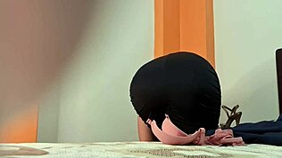 계단언니 방에 숨겨둔 카메라로 몰래 엿보기